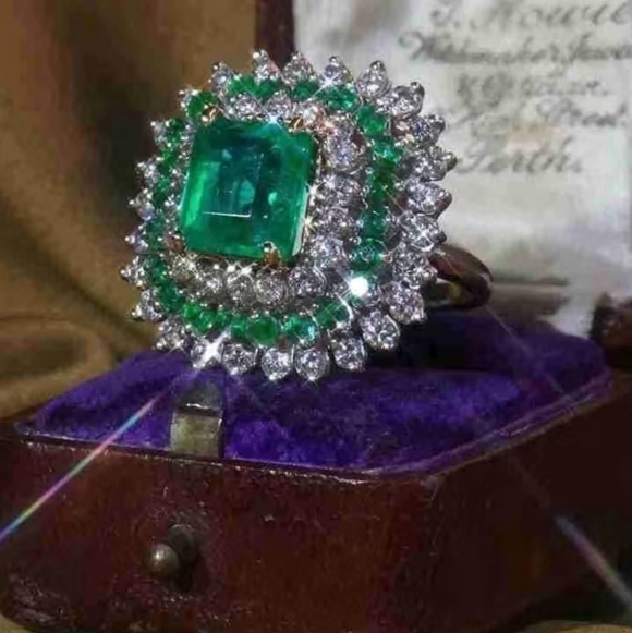 New stunning green women's size 6 ring - Picture 3 of 4